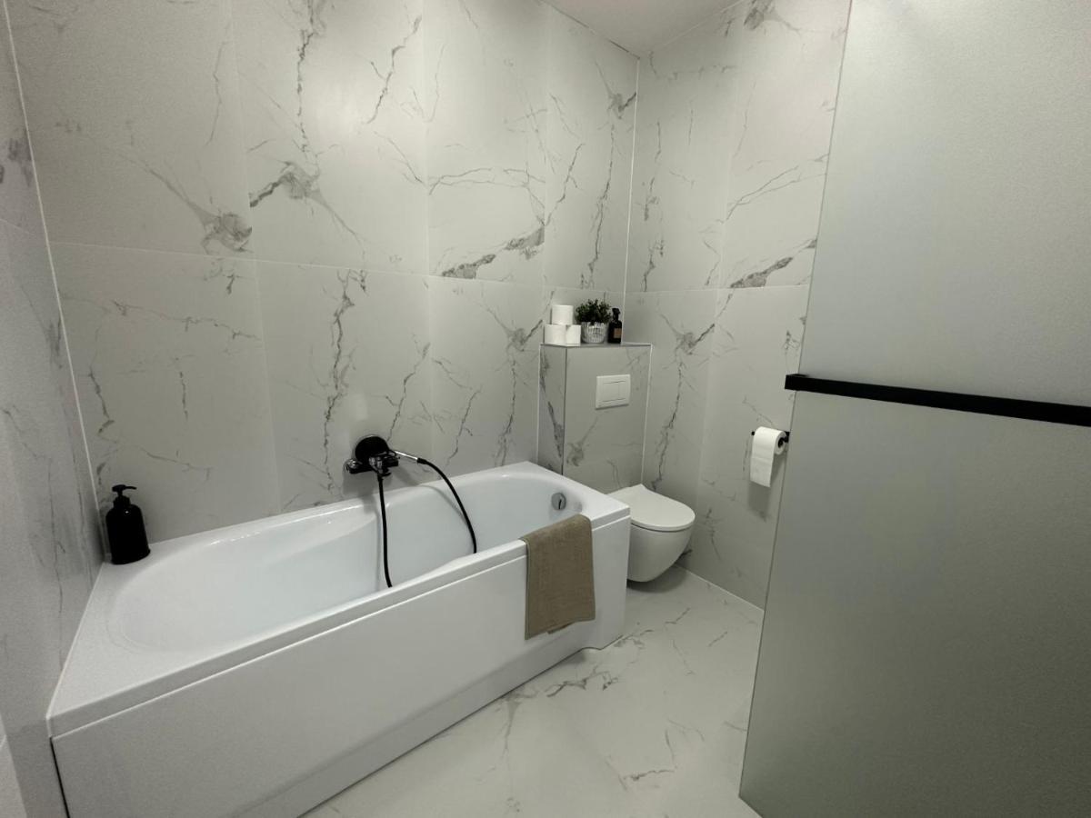 Klimatizovany Apartmanovy Dom S Virivkou, 9A Senec Exterior photo