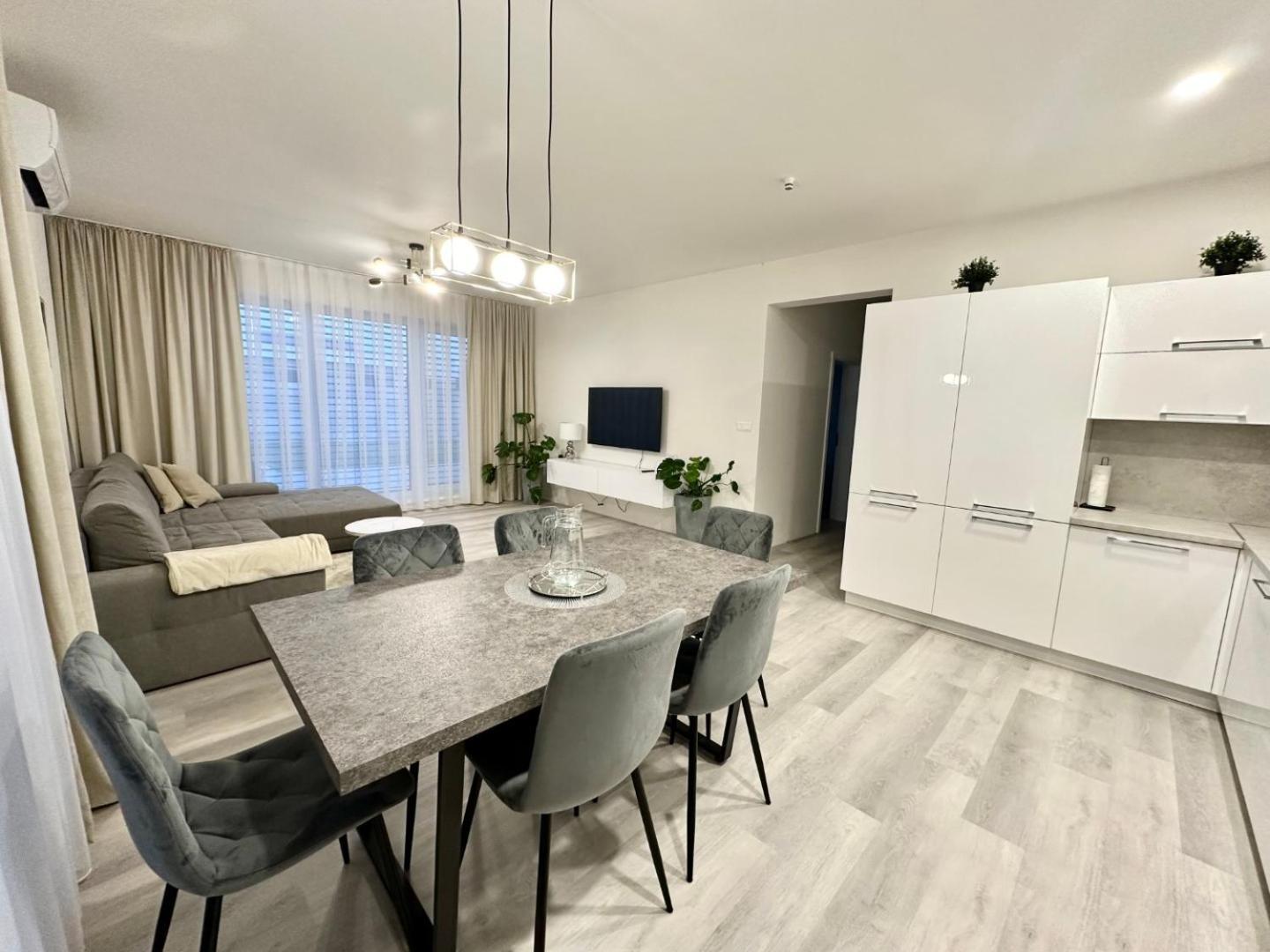 Klimatizovany Apartmanovy Dom S Virivkou, 9A Senec Exterior photo